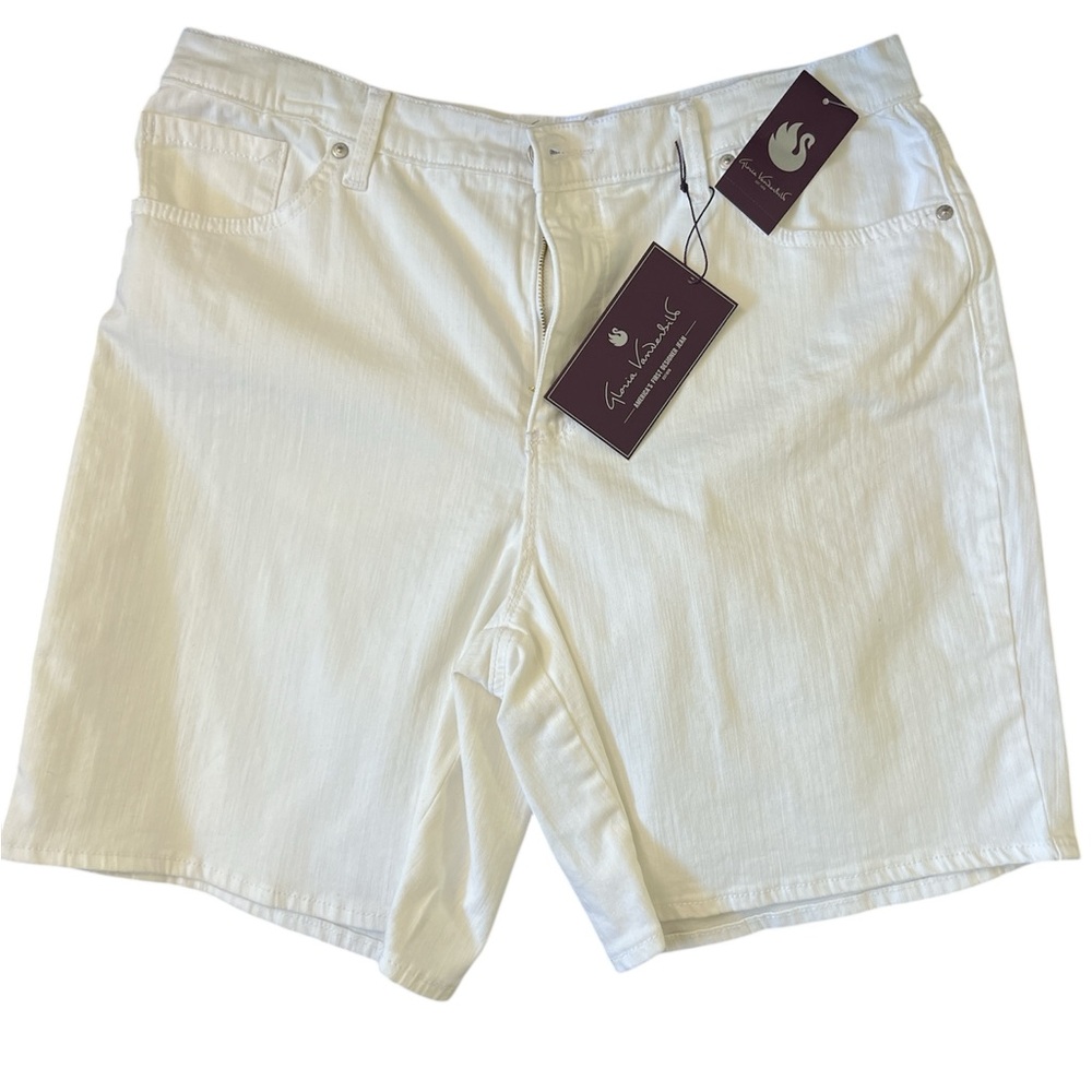 Gloria Vanderbilt Women’s 3/4 Thigh 8” Relaxed Fit Shorts Vintage White, 12